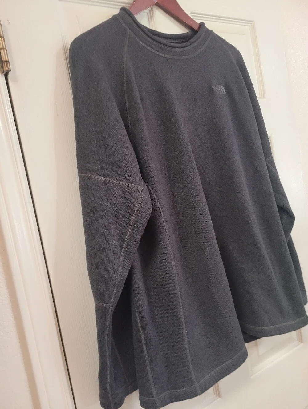 The North Face Men’s Charcoal Gray Crewneck Heavyweight Knit Sweeter Fleece XXL